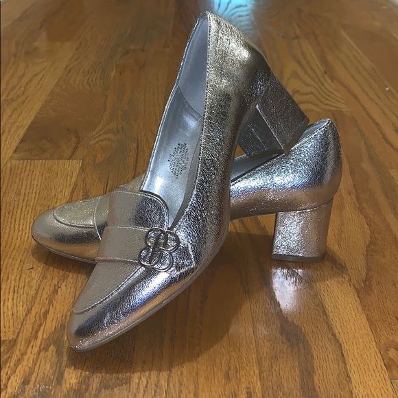 bandolino silver pumps
